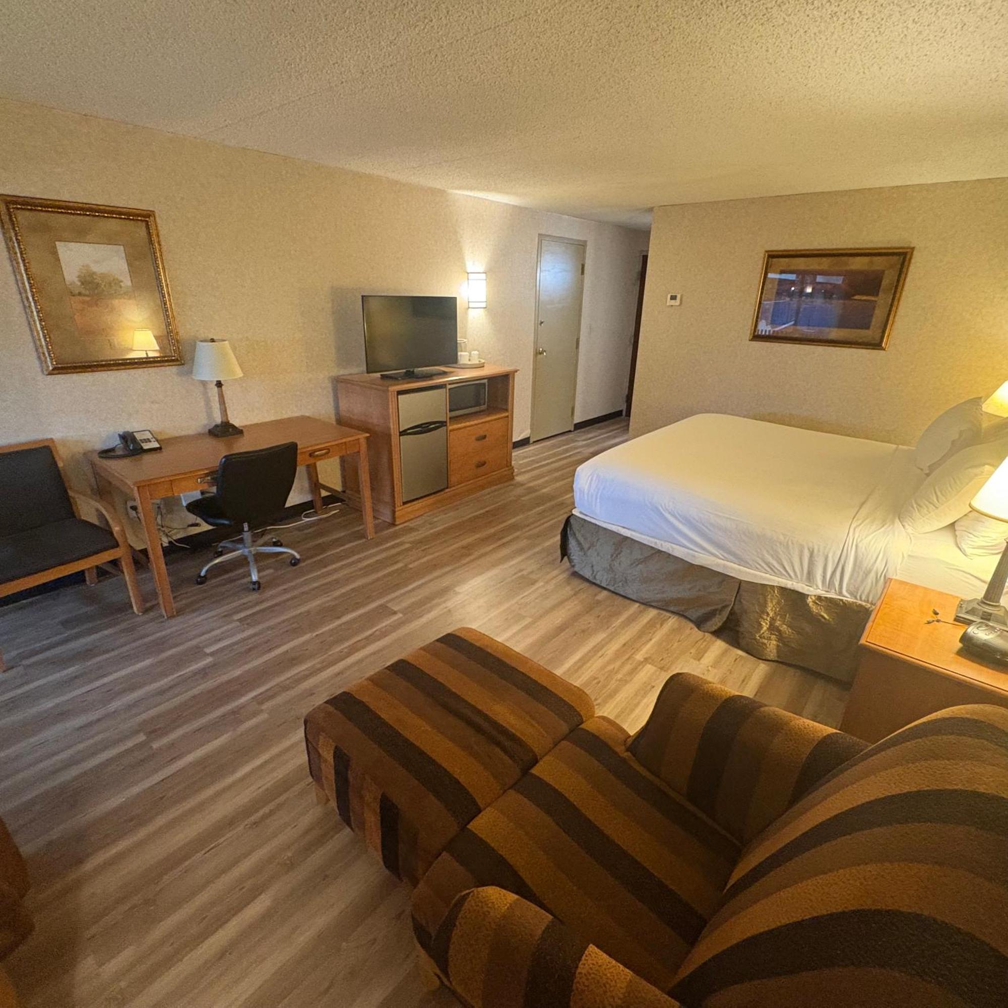 Bismarck Hotel And Conference Center Exterior photo
